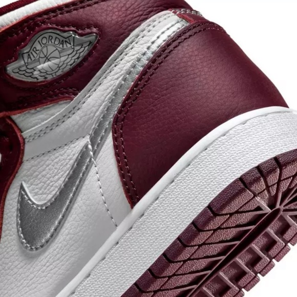 Jordan 1 Retro High OG "Bordeaux/Metallic Silver/White" - Picture 5 of 10